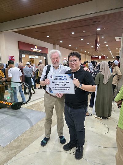 Profs. Patrick Sorgeloos (Chair, IAAC Advisory Committee) and Yeong Yik-Sung (Chair, IAAC Steering Committee.